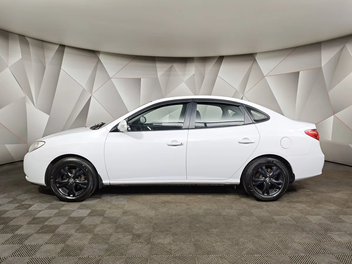 Hyundai Elantra 1.6 AT (122 л.с.) Белый в АВИЛОН. Слайд №5
