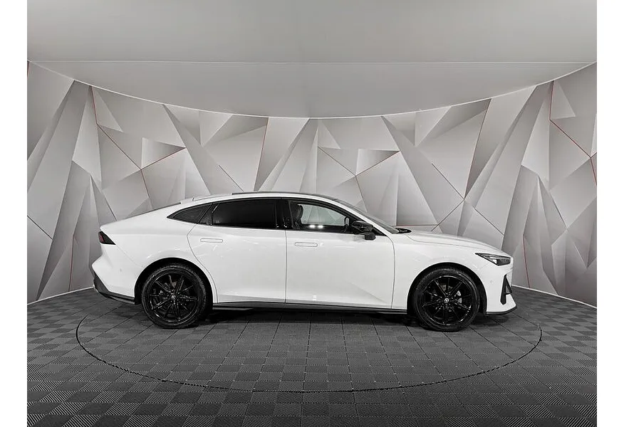 Changan UNI-V 1.5 AMT (181 л.с.) LX Белый в АВИЛОН. Слайд №6