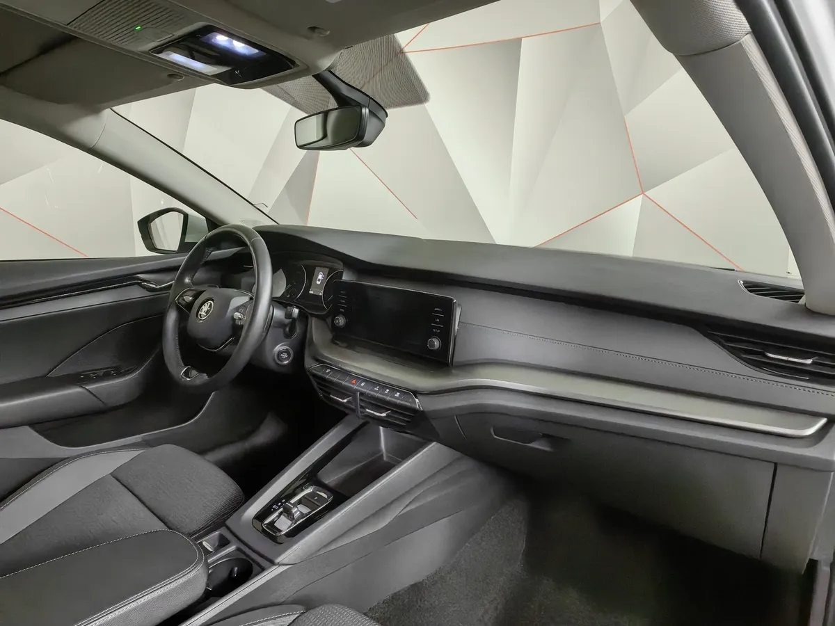 Skoda Octavia 1.4 AT FWD (150 л.с.) Белый в АВИЛОН. Слайд №13