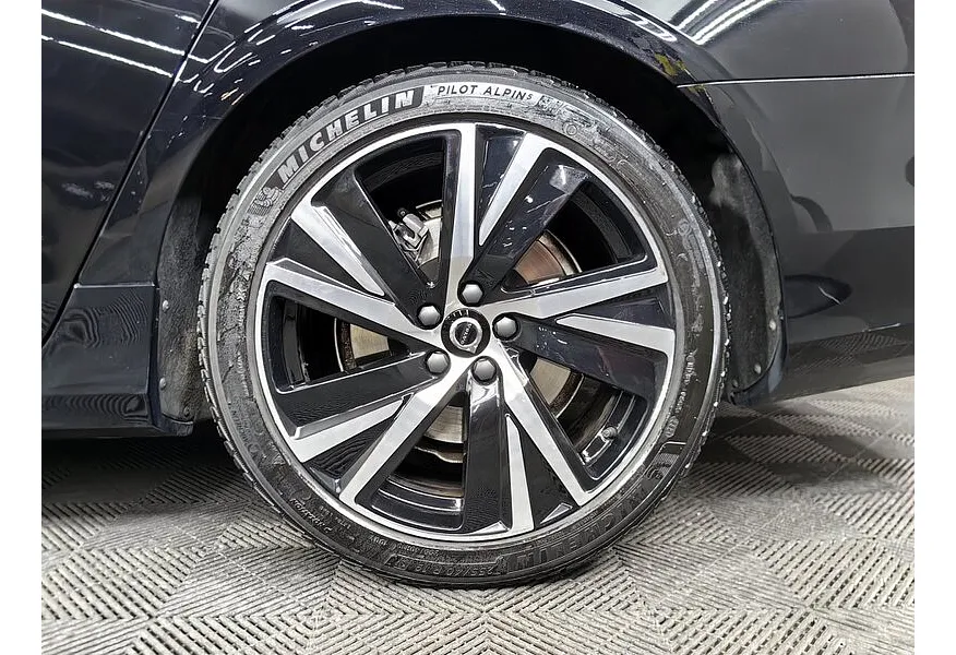 Volvo S90 2.0 T5 Drive-E AT (249 л.с.) R-Design Черный в АВИЛОН. Слайд №9