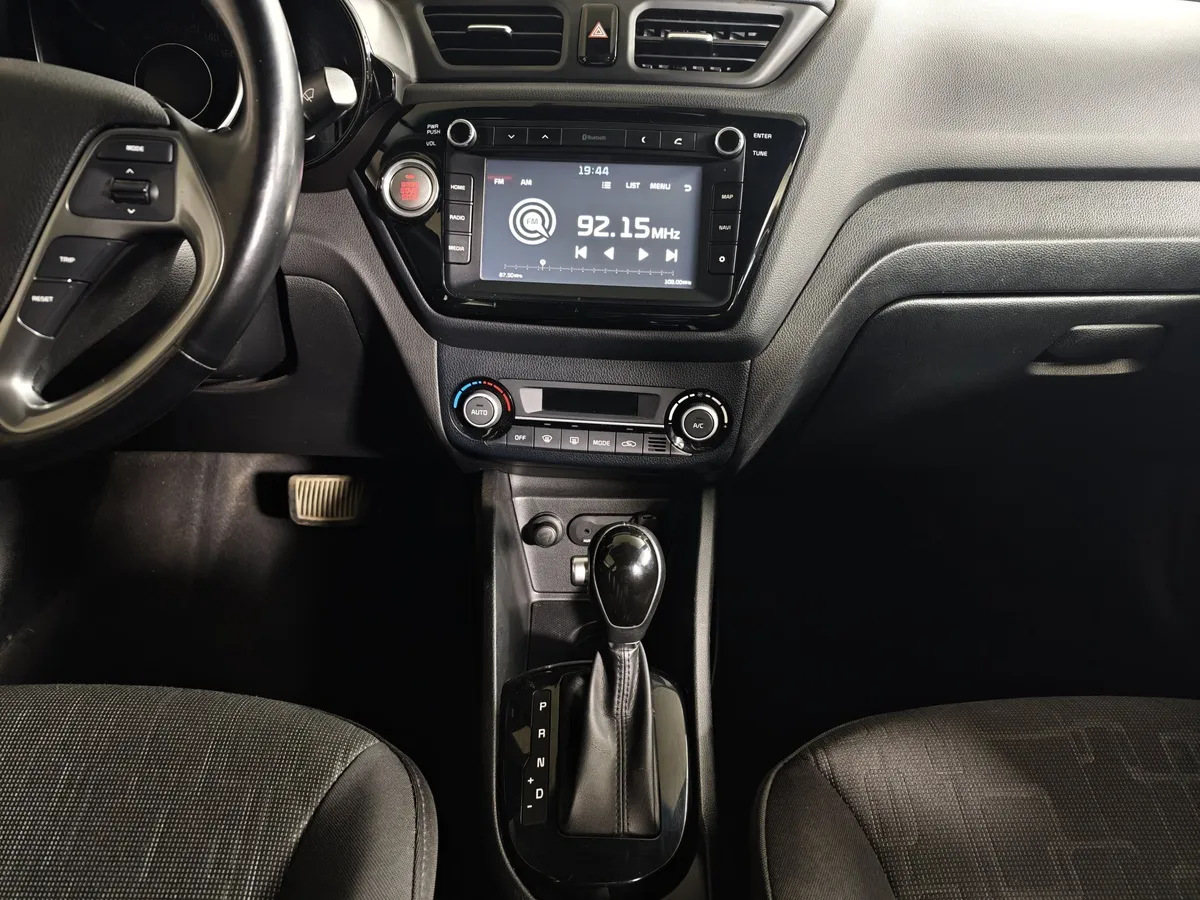 Kia Rio 1.6 AT (123 л.с.) Черный в АВИЛОН. Слайд №12