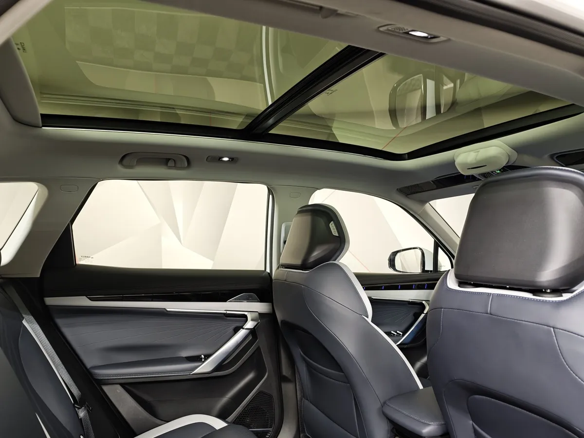 Geely Atlas 2.0T AT 4WD (200 л.с.) Флагман Белый в АВИЛОН. Слайд №22