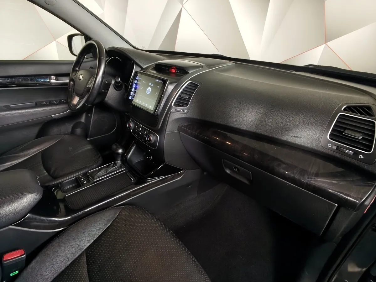 Kia Sorento 2.4 AT 4WD (175 л.с.) Comfort Серый в АВИЛОН. Слайд №13
