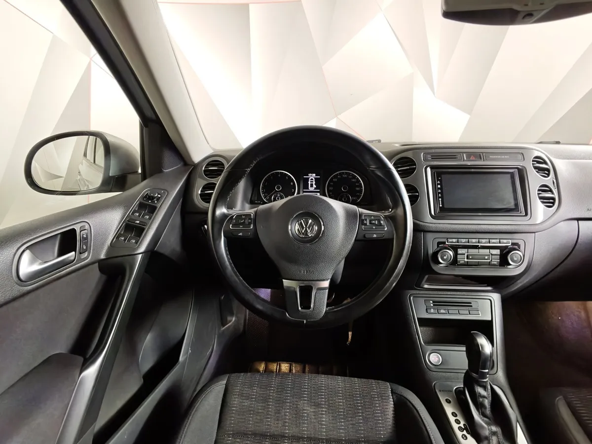 Volkswagen Tiguan 2.0 TSI 4Motion AT (180 л.с.) Sport&Style Серебристый в АВИЛОН. Слайд №19