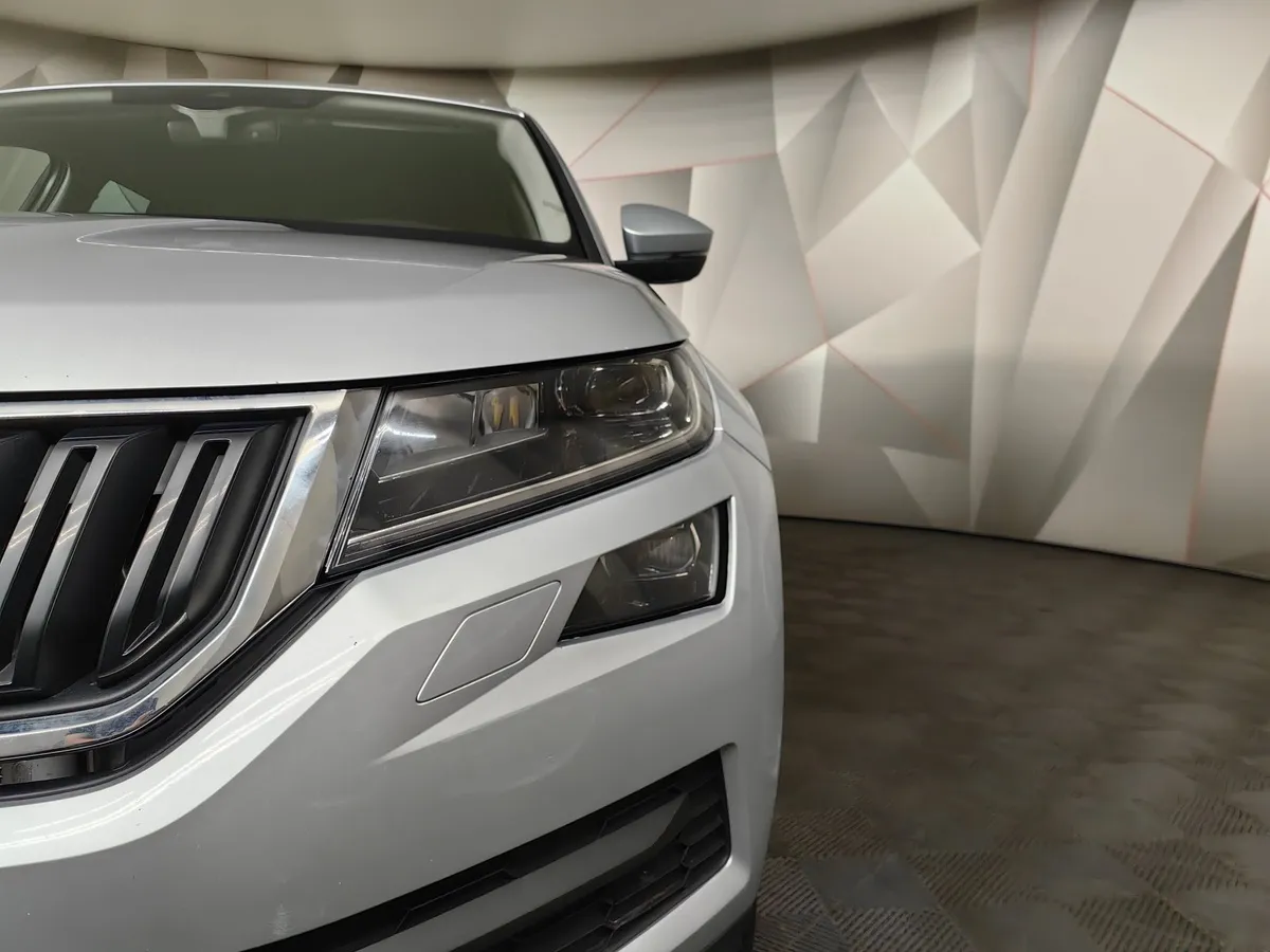 Skoda Kodiaq 2.0 TSI DSG 4X4 (180 л.с.) Серебристый в АВИЛОН. Слайд №10