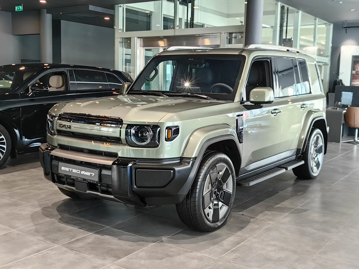 ESTEO V27 1.5h REEV AT 4WD (456 л.с.) Премиум Зеленый в АВИЛОН. Слайд №1
