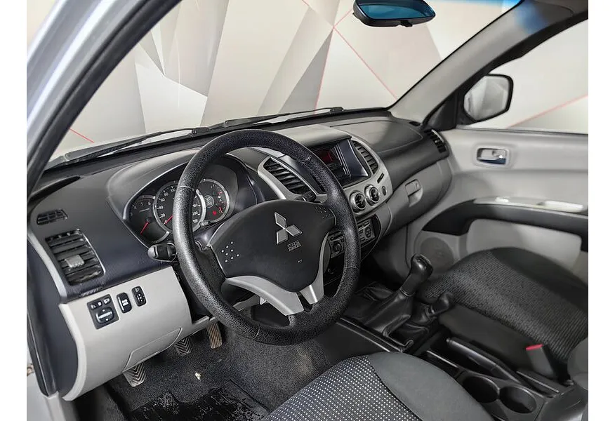 Mitsubishi L200 2.5 DI-D MT 4WD (136 л.с.) Серебристый в АВИЛОН. Слайд №16