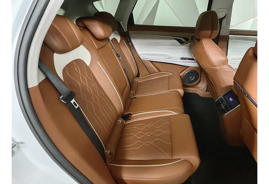 Voyah Free EVR 1.5 AT AWD (693 л.с.) Белый в АВИЛОН. Слайд №15