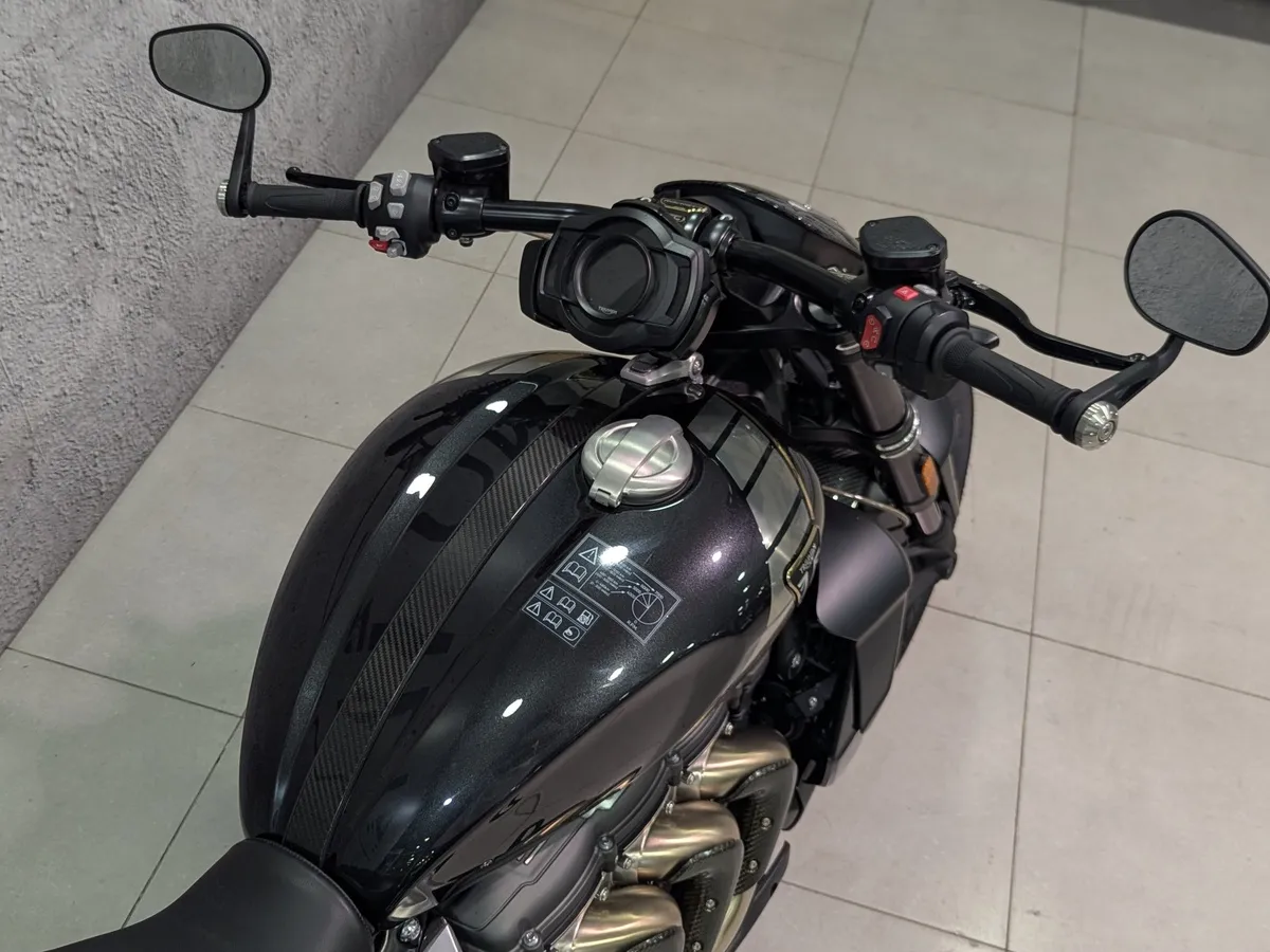Triumph Rocket III 2294 см³ (148 л.с.) (148) 2294 Черный в АВИЛОН. Слайд №5