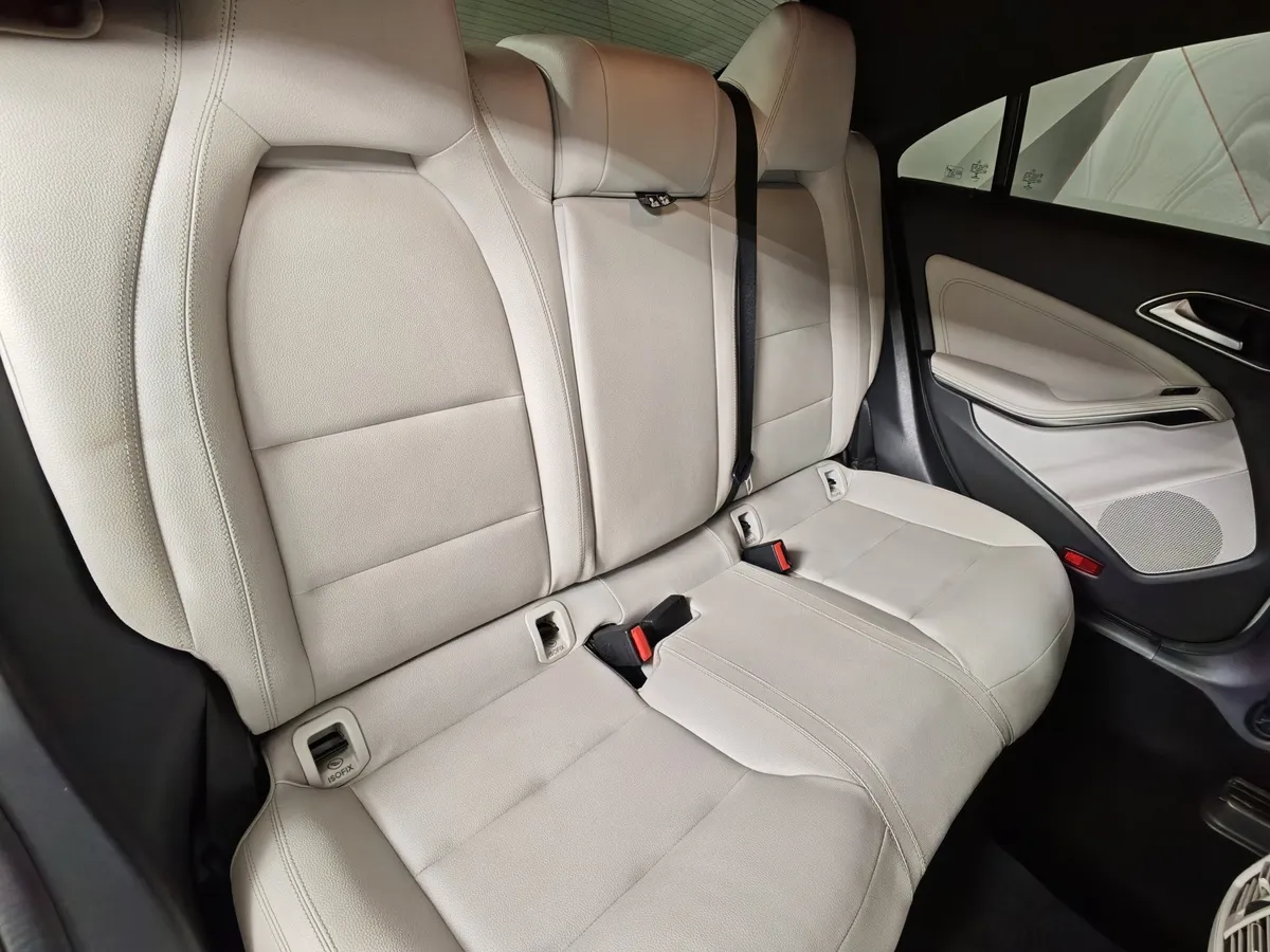 Mercedes-Benz CLA 200 7G-DCT (156 л.с.) Серебристый в АВИЛОН. Слайд №17