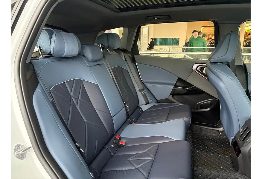 LIVE. Слайд №8