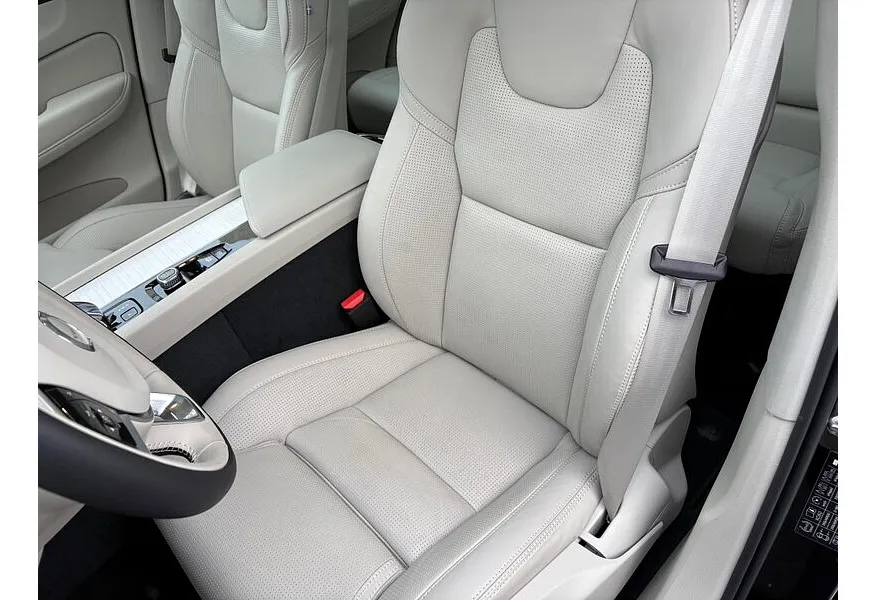 Volvo XC60 2.0 B5 8AT AWD (250 л.с.) Ultra Dark Черный в АВИЛОН. Слайд №8