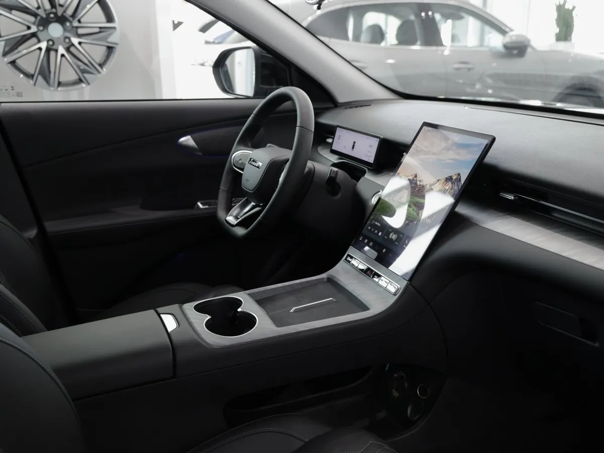 Tenet Plus L6 1.5T 6DCT 2WD (147 л.с.) Ультра Черный в АВИЛОН. Слайд №5