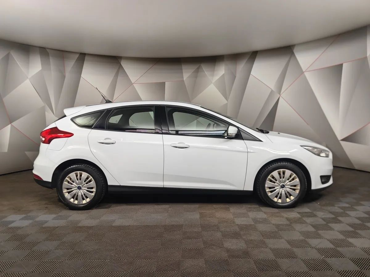 Ford Focus 1.6 Ti-VCT PowerShift (105 л.с.) Trend Белый в АВИЛОН. Слайд №6