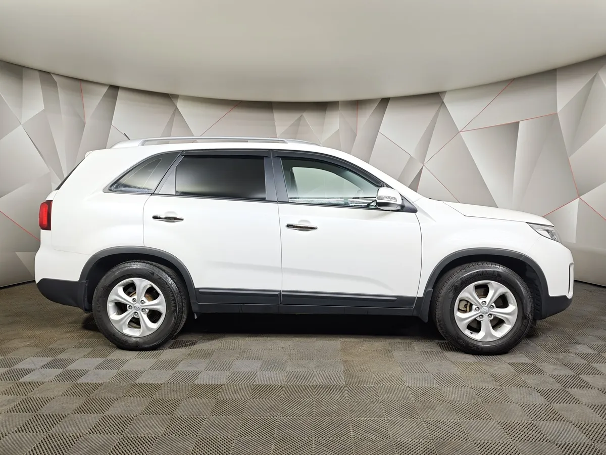 Kia Sorento 2.4 AT (175 л.с.) Classic Белый в АВИЛОН. Слайд №6