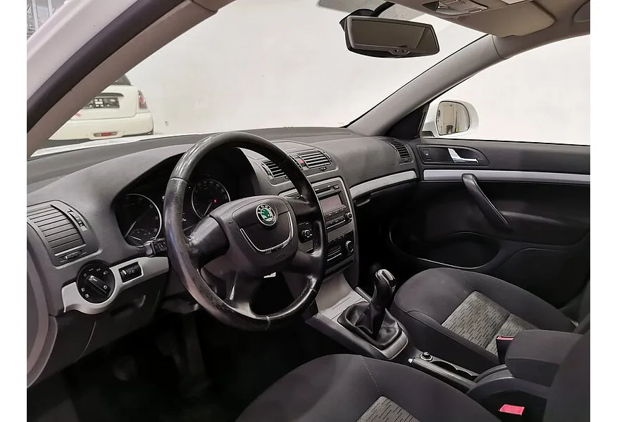 Skoda Octavia 1.8 TSI MT (152 л.с.) Ambition (CKD) Белый в АВИЛОН. Слайд №18