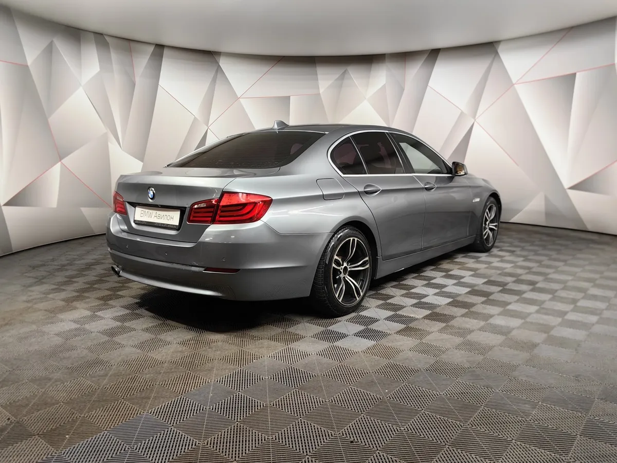 BMW 5 серия 528i AT (258 л.с.) Серый в АВИЛОН. Слайд №2