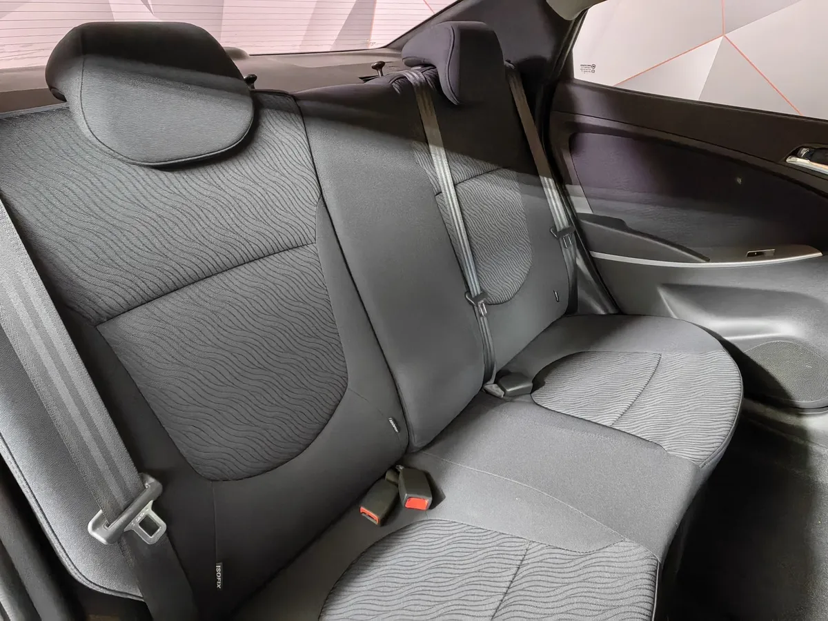 Hyundai Solaris 1.6 MT (123 л.с.) Classic + AC Серебристый в АВИЛОН. Слайд №16