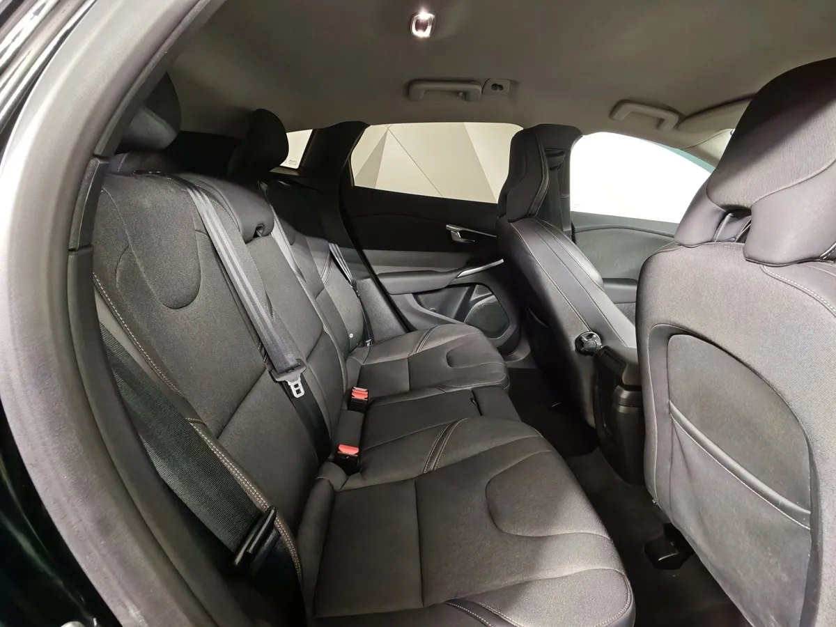 Volvo V40 1.6 D2 Powershift (114 л.с.) Черный в АВИЛОН. Слайд №15