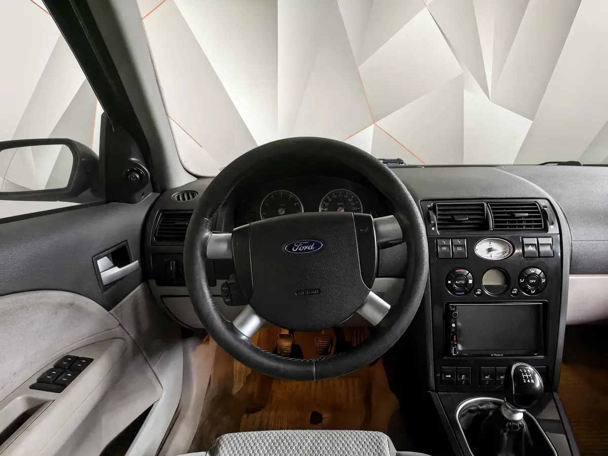 Ford Mondeo 2.0 MT (145 л.с.) Серый в АВИЛОН. Слайд №17