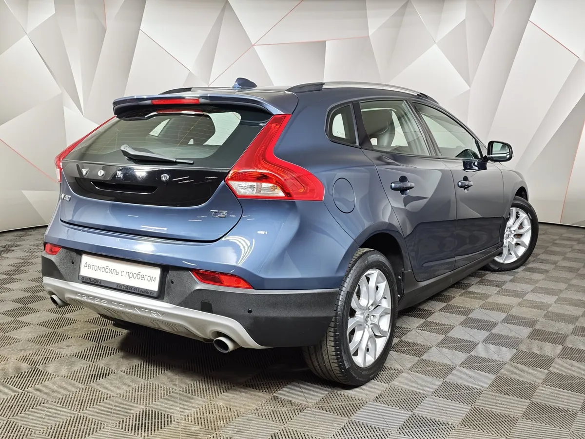 Volvo V40 1.5 T3 Drive-E Geartronic (152 л.с.) Kinetic Голубой в АВИЛОН. Слайд №2