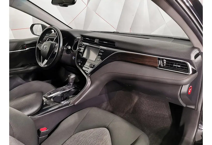Toyota Camry 2.5 AT (181 л.с.) Черный в АВИЛОН. Слайд №11 Toyota Camry 2.5 AT (181 л.с.) Черный в АВИЛОН. Слайд №11