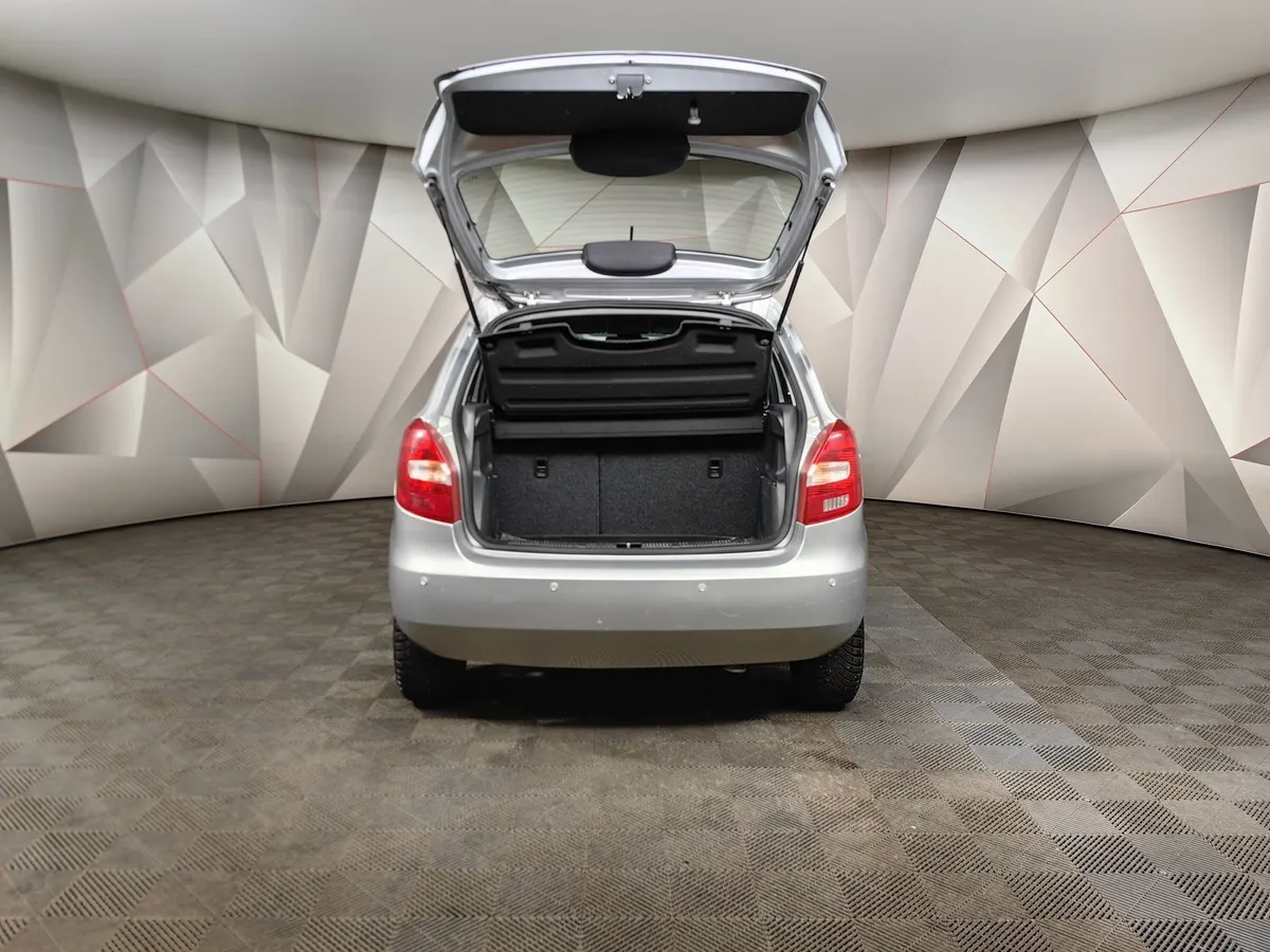 Skoda Fabia 1.6 AT (105 л.с.) Серебристый в АВИЛОН. Слайд №11