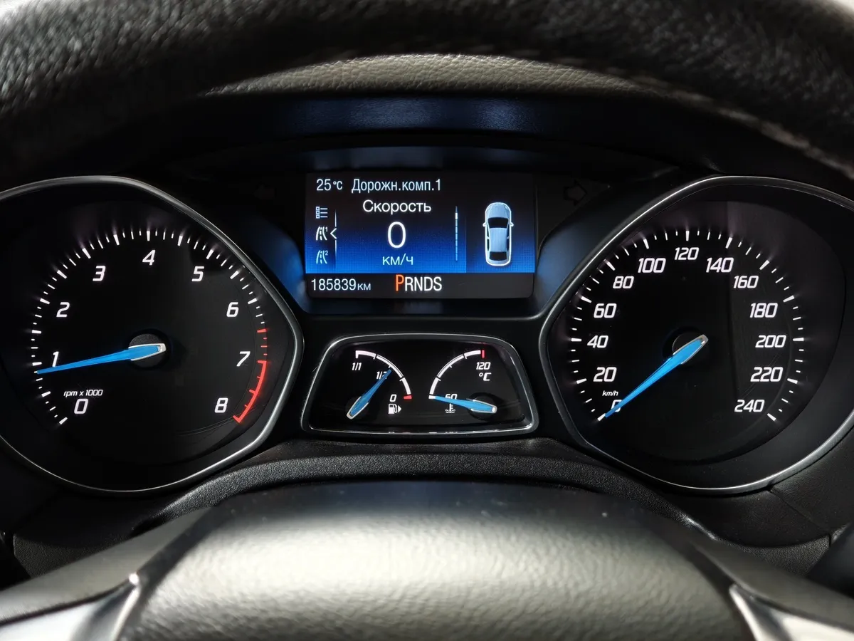 Ford Focus 1.6 Ti-VCT PowerShift (105 л.с.) Trend Белый в АВИЛОН. Слайд №18