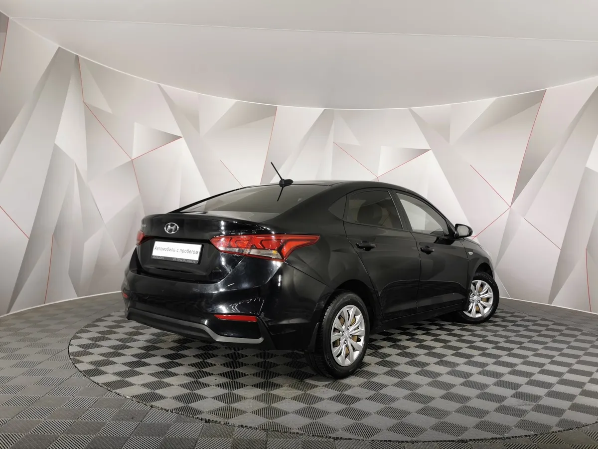 Hyundai Solaris 1.6 AT (123 л.с.) Comfort + Advanced + Winter Черный в АВИЛОН. Слайд №2
