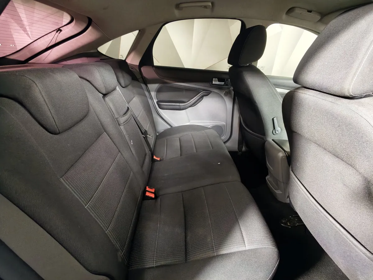 Ford Focus 2.0 AT (145 л.с.) Titanium Серебристый в АВИЛОН. Слайд №16
