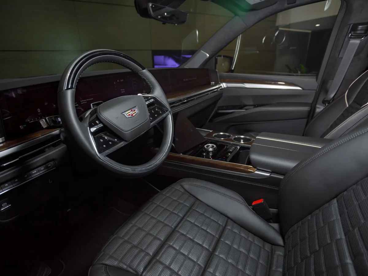 Cadillac Escalade 6.2 ESV AT AWD (420 л.с.) Sport Platinum Черный в АВИЛОН. Слайд №5