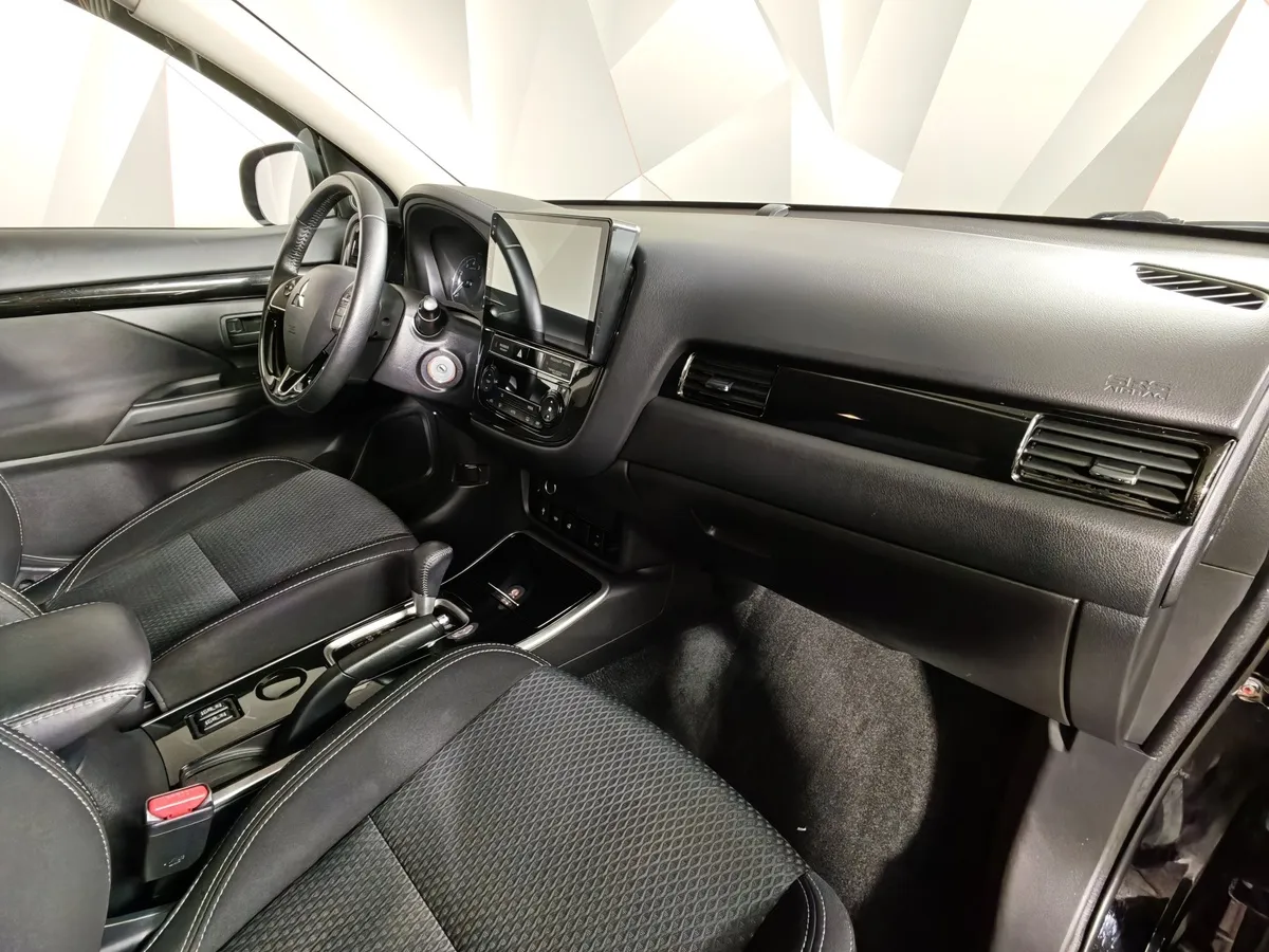 Mitsubishi Outlander 2.0 MIVEC CVT 2WD (146 л.с.) Intense Plus Черный в АВИЛОН. Слайд №13