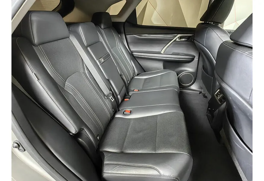 Lexus RX 2.0 AT AWD (238 л.с.) Executive Серый в АВИЛОН. Слайд №16