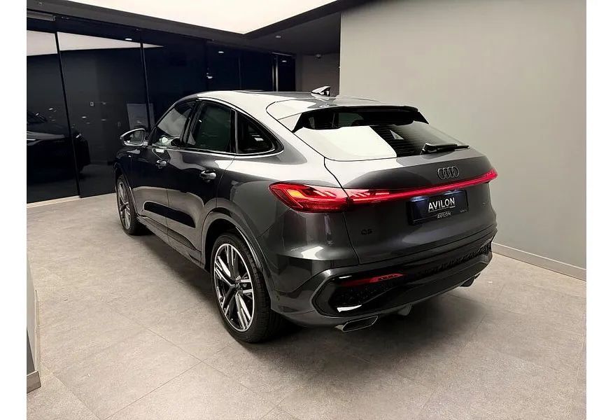 Audi Q5 Sportback 2.0 TFSI S tronic quattro (272 л.с.) Серый в АВИЛОН. Слайд №5