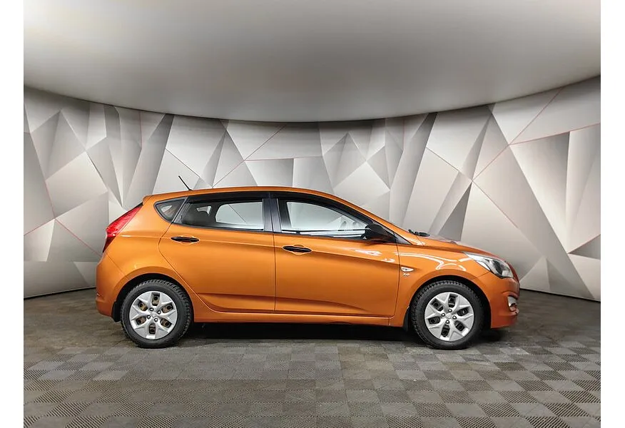 Hyundai Solaris 1.6 MT (123 л.с.) Comfort Оранжевый в АВИЛОН. Слайд №6 Hyundai Solaris 1.6 MT (123 л.с.) Comfort Оранжевый в АВИЛОН. Слайд №6