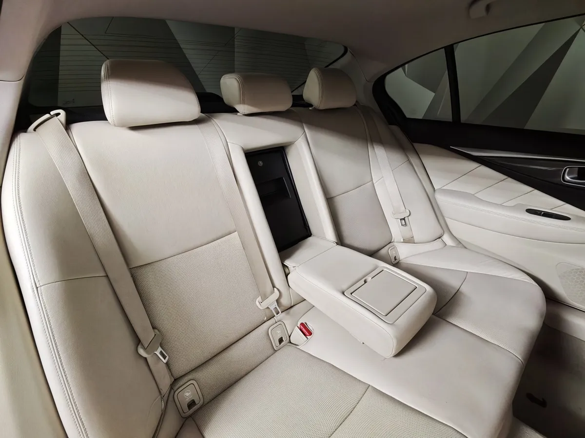 Infiniti Q50 2.0 T AT (211 л.с.) Черный в АВИЛОН. Слайд №16