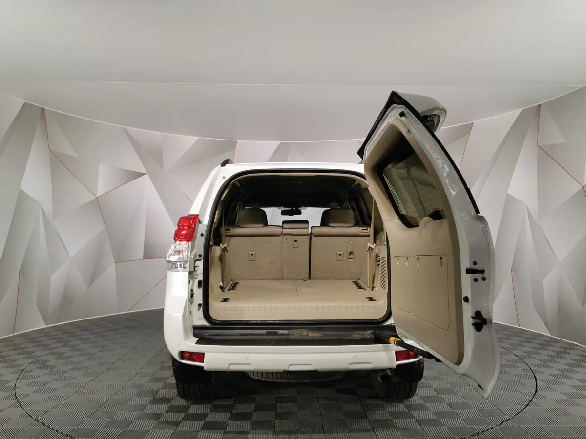 Toyota Land Cruiser Prado 4.0 AT 4WD (282 л.с.) Белый в АВИЛОН. Слайд №11