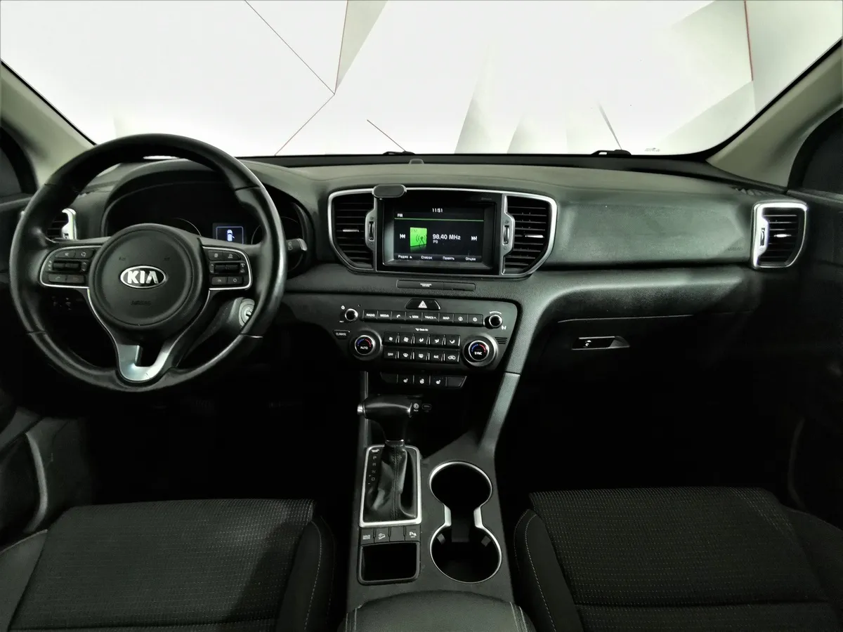 Kia Sportage 2.0 AT (150 л.с.) Серебристый в АВИЛОН. Слайд №13