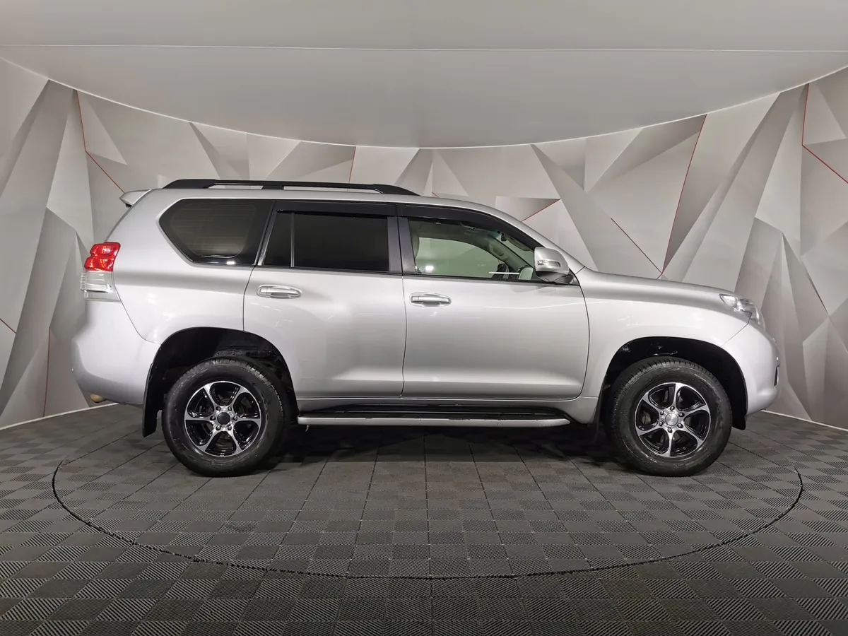 Toyota Land Cruiser Prado 4.0 AT 4WD (282 л.с.) Серебристый в АВИЛОН. Слайд №6