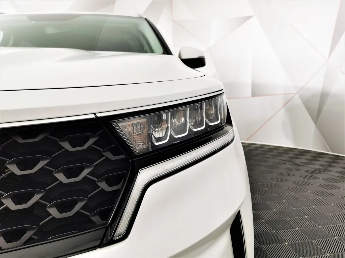 Kia Sorento 2.5 MPI 4WD AT (180 л.с.) Comfort Белый в АВИЛОН. Слайд №9