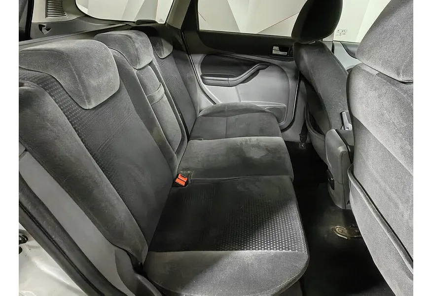 Ford Focus 2.0 AT (145 л.с.) Ghia Серебристый в АВИЛОН. Слайд №14