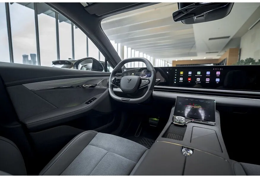 Voyah Passion 1.5 AT AWD (530 л.с.) Executive Черный в АВИЛОН. Слайд №8