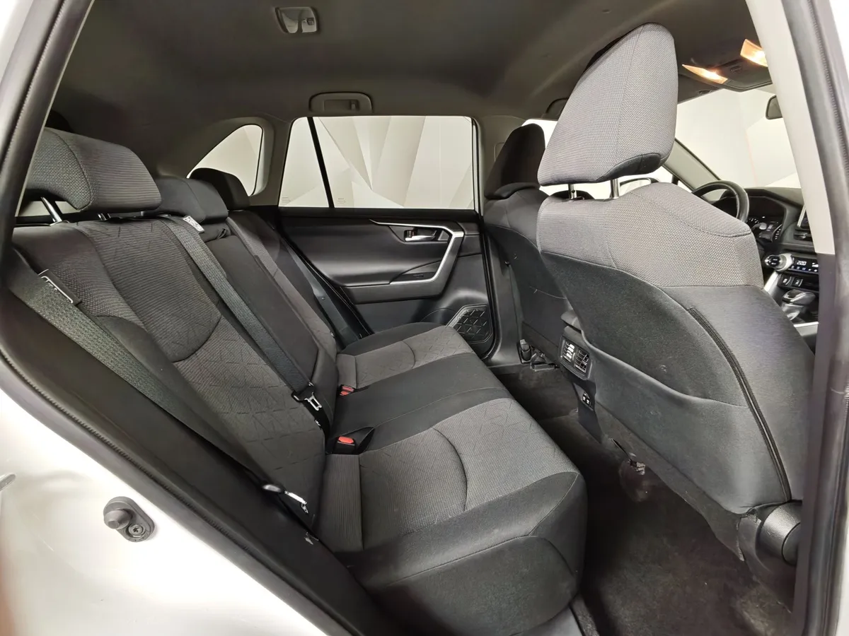 Toyota RAV4 2.0 CVT (149 л.с.) Комфорт Белый в АВИЛОН. Слайд №16