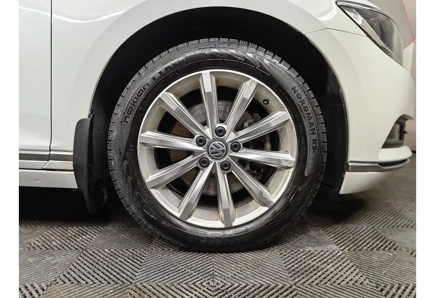 Volkswagen Passat 1.8 TSI BlueMotion DSG (180 л.с.) Highline Белый в АВИЛОН. Слайд №9