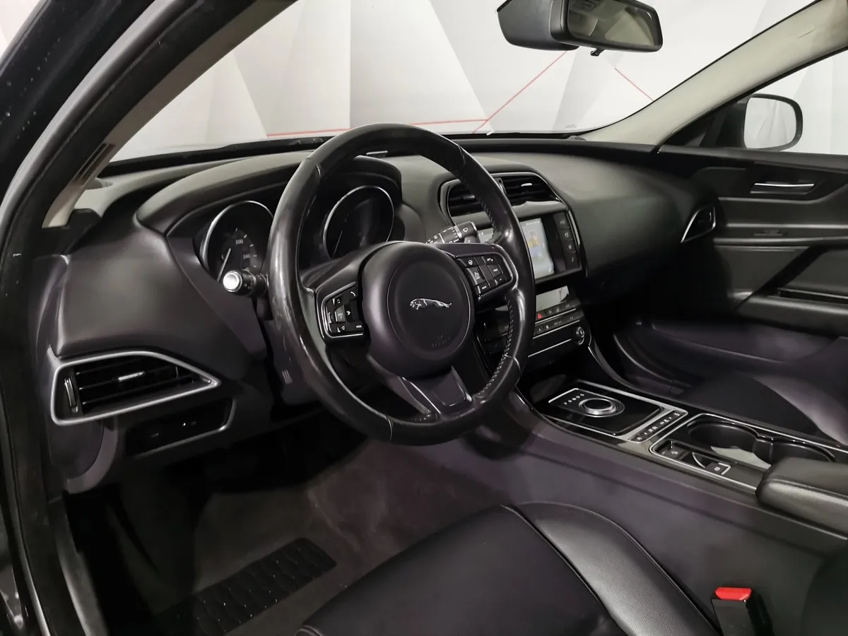 Jaguar XE 2.0 D AT AWD (180 л.с.) Prestige Черный в АВИЛОН. Слайд №17