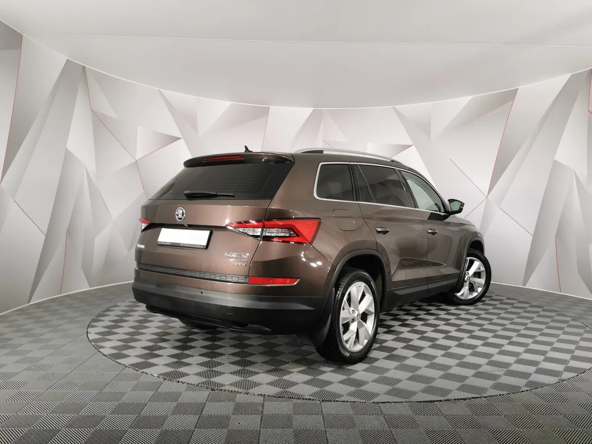 Skoda Kodiaq 2.0 TSI DSG 4X4 (180 л.с.) Коричневый в АВИЛОН. Слайд №2