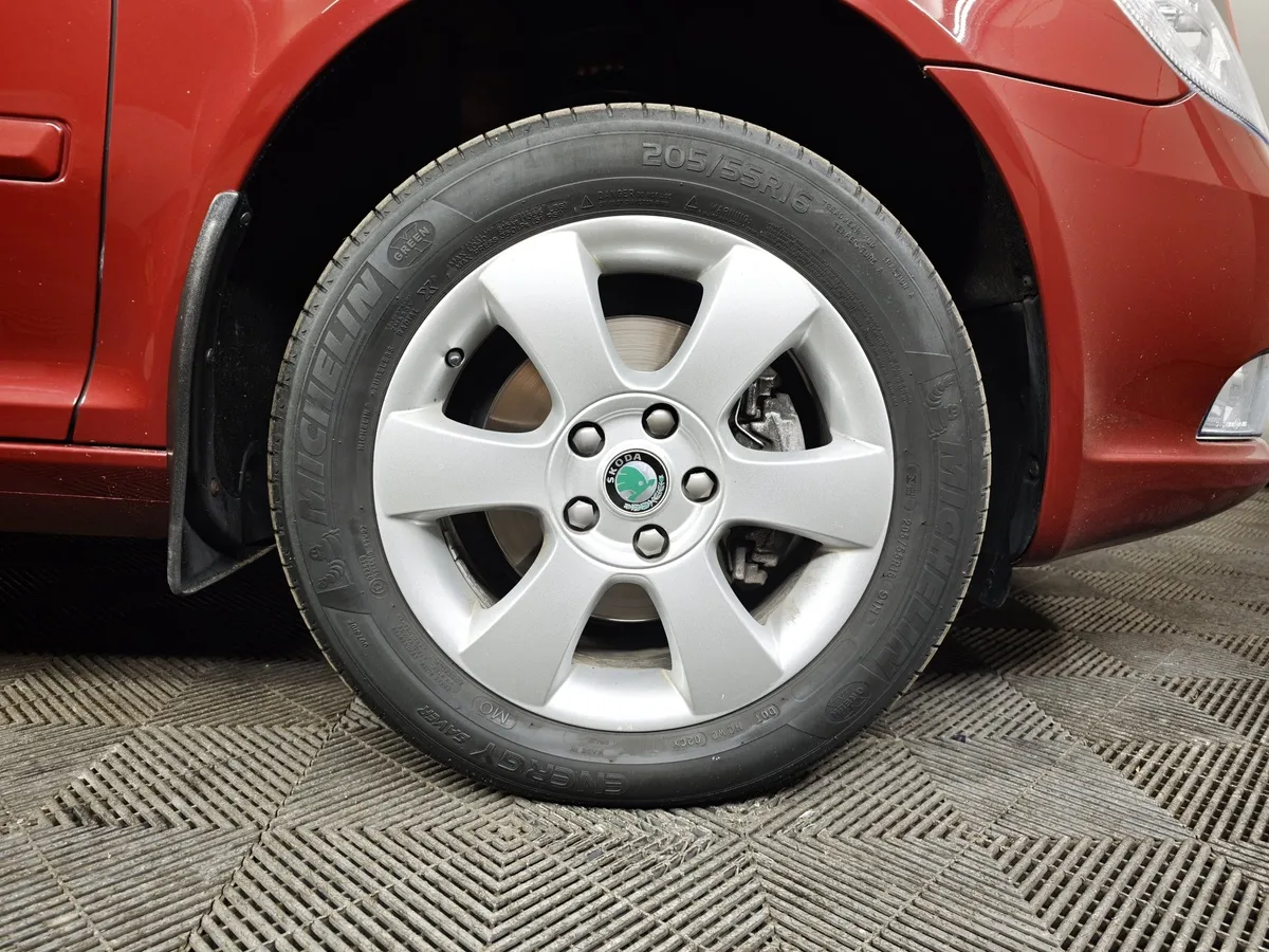 Skoda Octavia 1.8 TSI DSG (160 л.с.) Красный в АВИЛОН. Слайд №9