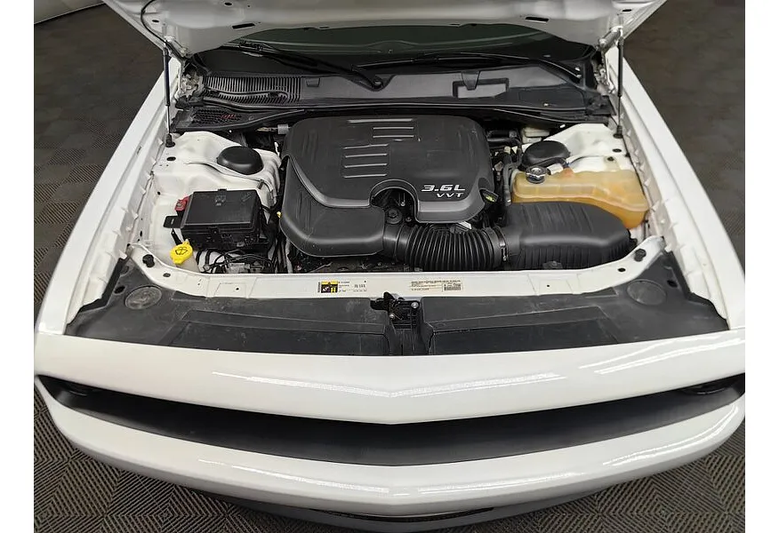 Dodge Challenger 3.6 V6 AT (309 л.с.) Белый в АВИЛОН. Слайд №11