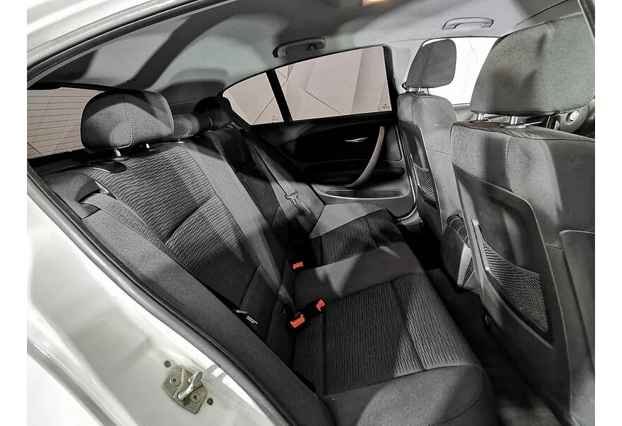 BMW 1 серия 116i AT (115 л.с.) Белый в АВИЛОН. Слайд №14 BMW 1 серия 116i AT (115 л.с.) Белый в АВИЛОН. Слайд №14