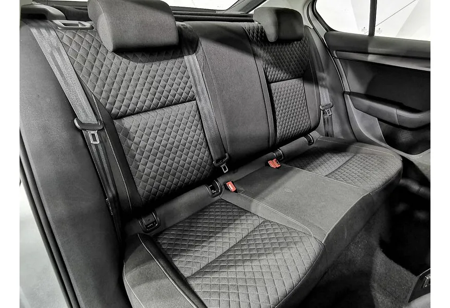 Skoda Octavia 1.6 AT (110 л.с.) Серебристый в АВИЛОН. Слайд №11